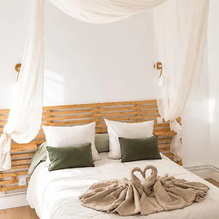 Villa House For 8 People - 4 Bedrooms - - Parking