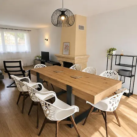 Villa House For 8 People - 4 Bedrooms - - Parking