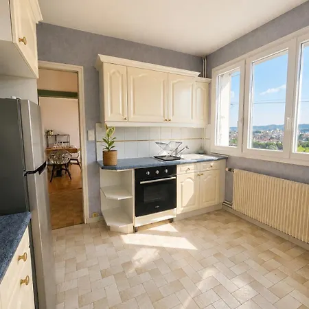 House For 8 People - 4 Bedrooms - - Parking