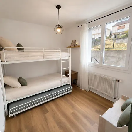 House For 8 People - 4 Bedrooms - - Parking
